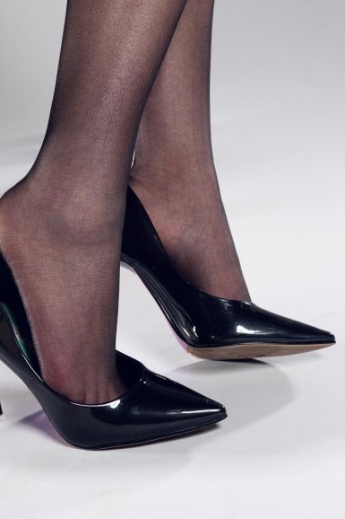 王森《完美关系》上线 携手陈数演绎“姐弟恋”:完美官方对战(图1) 完美世界竞技